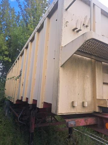 vrachtwagens beschikbaar voor biedingen