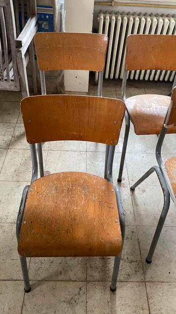 4 vintage schoolstoelen op zoek naar handige Harry beschikbaar voor biedingen