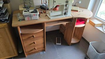 Bureau en pin. Avec tablettes 148cm x 60cm, Enlèvement, Comme neuf, Bureau