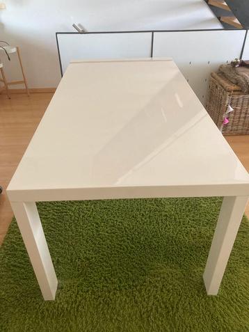 Eettafel wit lak beschikbaar voor biedingen