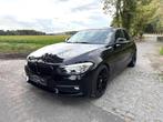 BMW 116I / NAVI / CRUISE CONTR / ZETELVERW / LED / GARANTIE, Auto's, 116 g/km, Zwart, 5 deurs, 3 cilinders