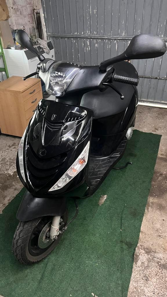 Zip injectie A klasse, Fietsen en Brommers, Scooters | Piaggio, Zo goed als nieuw, Zip, Klasse A (25 km/u), Benzine, Ophalen