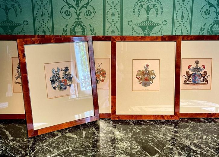 Set van vijf ingelijste wapenschilden., Antiek en Kunst, Kunst | Litho's en Zeefdrukken, Ophalen