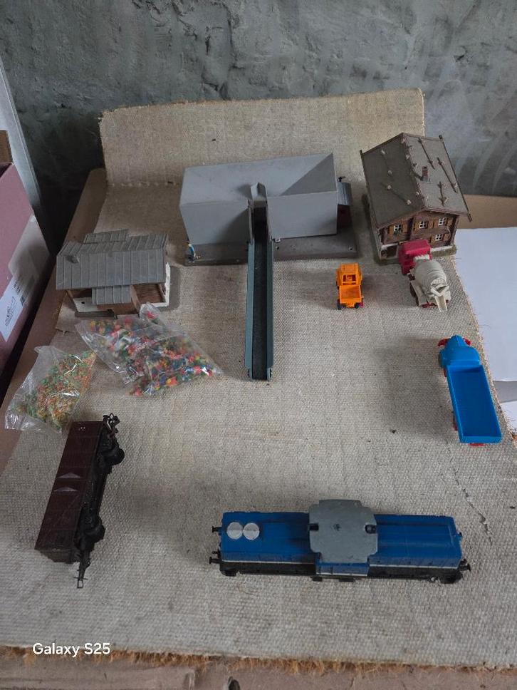 MAGNIFIQUE DECOR INDUSTRIEL AVEC MOTEUR LOCO ET AUTRES  , Hobby & Loisirs créatifs, Trains miniatures | HO, Utilisé, Pont, Tunnel ou Bâtiment