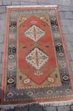 handgeknoopte kleine tapijt , 84 cm breed 1.57 m lang, Ophalen, Gebruikt