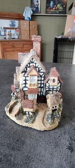 Miniatuur huisje  Hoogte ong 14 cm Lengte ong 11 cm, Ophalen of Verzenden, Zo goed als nieuw