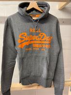 Superdry pull taille s, Gedragen