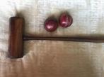 2 balles de croquet en cuir marquées anciennes et stick, Enlèvement ou Envoi