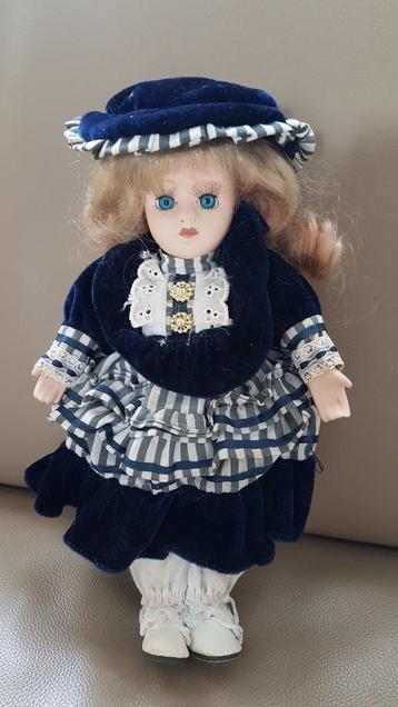 Zeer mooie oudere salonpop beschikbaar voor biedingen