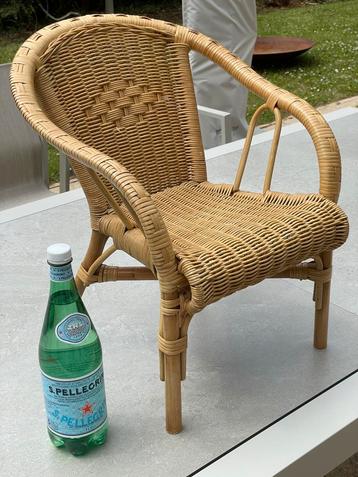 Chaise enfant en osier beschikbaar voor biedingen