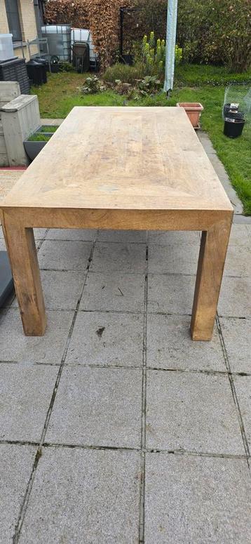 Eetkamer tafel beschikbaar voor biedingen