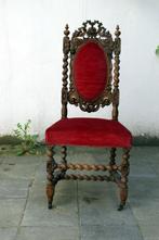 Maffe antieke gothic stoel met rode bekleding, Antiek en Kunst, Ophalen