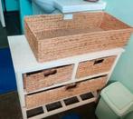 Ladekast in wit hout met rotan rieten manden., Huis en Inrichting, Kasten | Ladekasten, 3 of 4 laden, Ophalen, Gebruikt