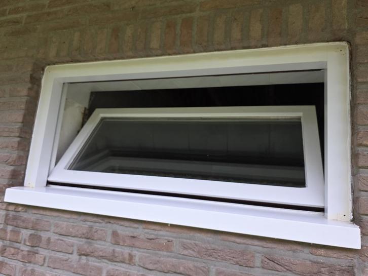 1 KIEPRAAM IN MERANTI HOUT, Doe-het-zelf en Bouw, Glas en Ramen, Gebruikt, Overige typen, Minder dan 80 cm, 80 tot 120 cm, Dubbelglas