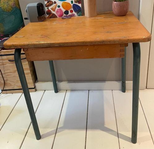 Bureau vintage pour enfants de France Wood Metal School Desk, Maison & Meubles, Bureaux, Utilisé, Bureau, Enlèvement