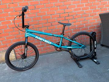 Meybo pro 21.5 ( nieuwstaat ) beschikbaar voor biedingen