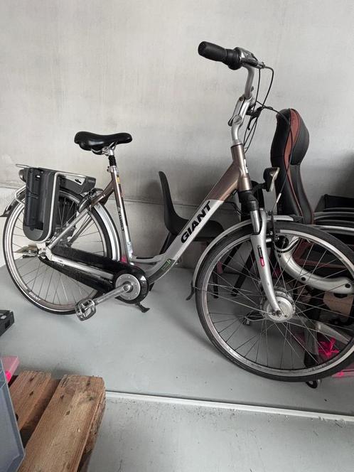 Giant Twist Elektrische Fiets – met lader & sleutel – €350, Fietsen en Brommers, Fietsen | Dames | Damesfietsen, Zo goed als nieuw