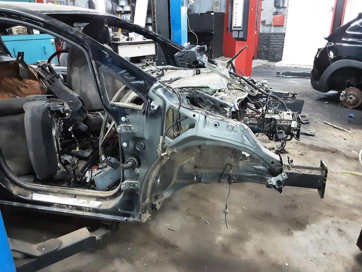 BINNENSPATSCHERM RECHTS VOOR Opel Corsa E (01-2014/-), Auto-onderdelen, Carrosserie, Spatbord, Opel, Voor, Rechts, Gebruikt