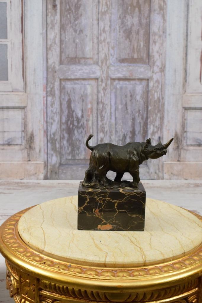 Bronzen Beeld ban een Wandelende Neushoorn GRATIS LEVERING, Antiek en Kunst, Antiek | Brons en Koper, Brons, Verzenden