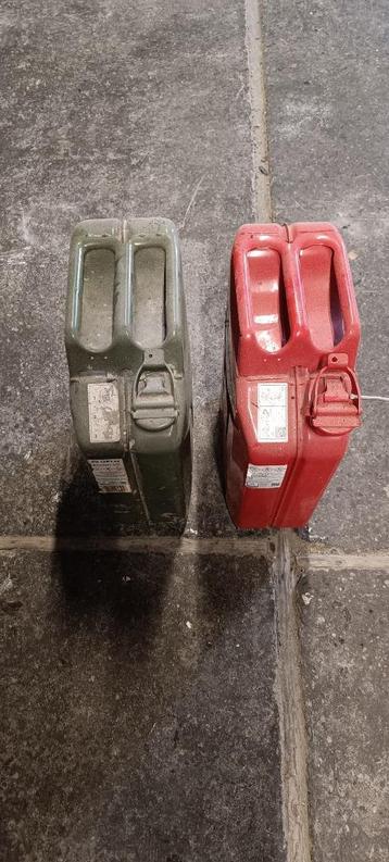 Lot bidon essence 20 L  beschikbaar voor biedingen