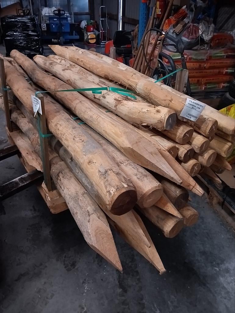 Poteau en acacia Ø 12-14 x 250 cm EN SOLDE, Jardin & Terrasse, Poteaux, Poutres & Planches, Poteaux, Enlèvement