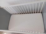 Matras, matrasbeschermer en 3 hoeslakens van Aerosleep, Ophalen, Gebruikt, Ledikant