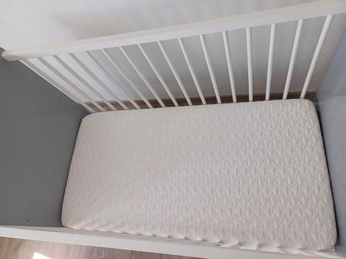 Matras, matrasbeschermer en 3 hoeslakens van Aerosleep, Kinderen en Baby's, Babywiegjes en Ledikanten, Gebruikt, Ledikant, Ophalen