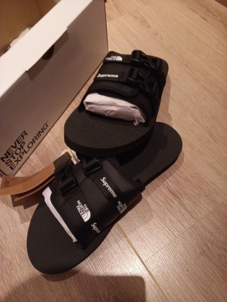 Supreme x The North Face Trekking Sandals, Kleding | Heren, Schoenen, Nieuw, Sandalen, Zwart, Ophalen of Verzenden