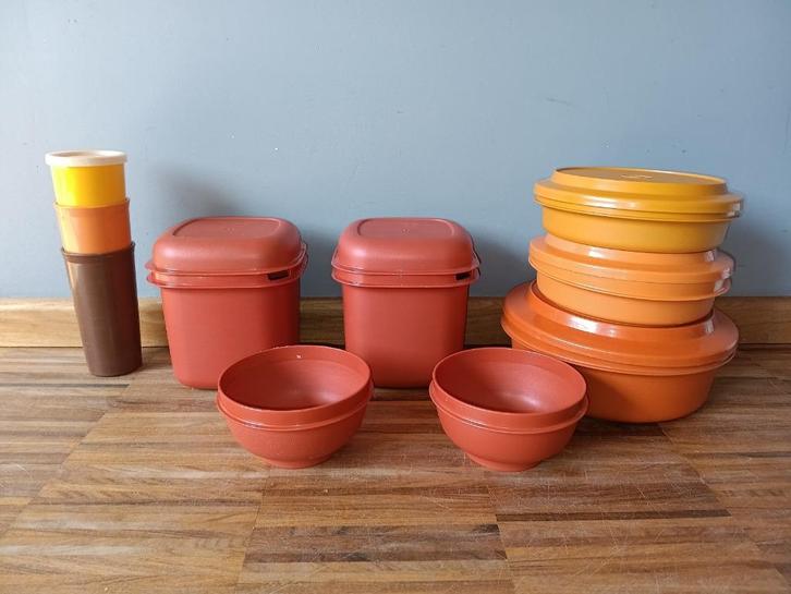 Vintage set Tupperware, Huis en Inrichting, Keuken | Tupperware, Zo goed als nieuw, Overige typen, Geel, Bruin, Oranje, Rood, Ophalen of Verzenden