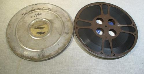 Grand rouleau de film 16 mm - Moldavie - 27 cm, TV, Hi-fi & Vidéo, Bobines de film, Film 16 mm, Enlèvement ou Envoi