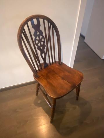 Antieke Engelse Windsor eetkamerstoelen en -tafel beschikbaar voor biedingen