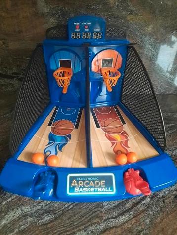 Speelgoed, basketbal, met batterijen  beschikbaar voor biedingen