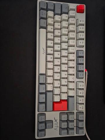 xtrfy k4 rgb tkl retro  beschikbaar voor biedingen
