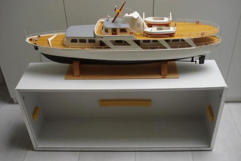Luxe jacht Orion 1:50 vaarklaar incl. verlichting en accu, Hobby en Vrije tijd, Modelbouw | Boten en Schepen, Zo goed als nieuw