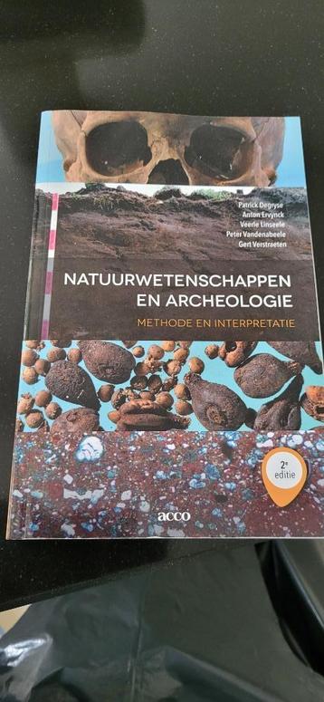 Boek natuurwetenschappen en archeologie beschikbaar voor biedingen