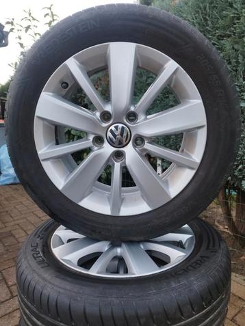 Zomerbanden 205/55/R16 met originele Volkswagen velgen 5X112 beschikbaar voor biedingen