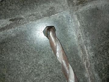 Betonboor van 60 cm en 16 mm beschikbaar voor biedingen