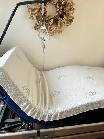 Ziekenhuisbed met geriatrische matras  beschikbaar voor biedingen