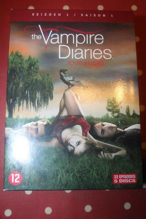 Vampire diaries seizoen 1-2-3-4, CD & DVD, DVD | TV & Séries télévisées, Comme neuf, Non fictionnel, Coffret, À partir de 12 ans