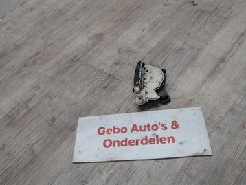 SERRURE DE PORTE AVANT GAUCHE Volkswagen Golf VI (5K1), Autos : Pièces & Accessoires, Utilisé, Gauche, Volkswagen