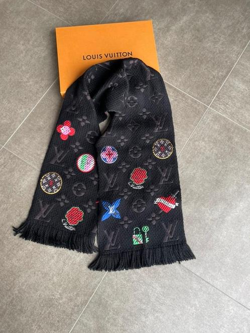 Louis Vuitton Sjaal Logomania St. Noir, Kleding | Dames, Mutsen, Sjaals en Handschoenen, Zo goed als nieuw, Sjaal, Maat 38/40 (M)