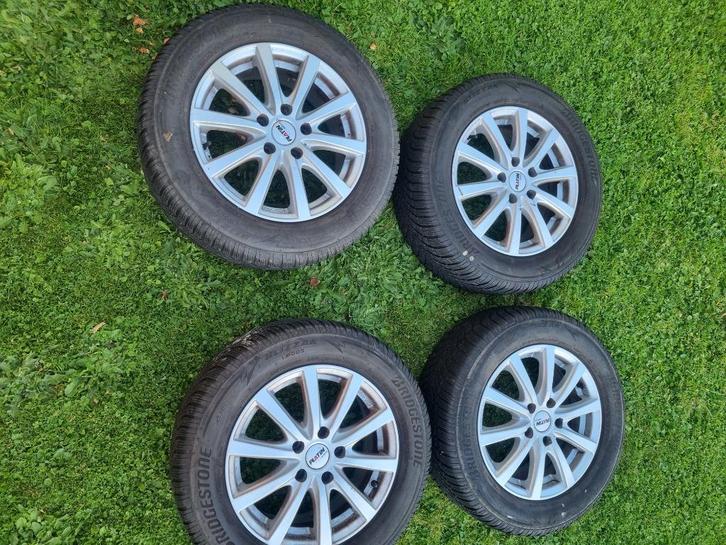 Jantes kia sportage hyundai pneus neige 215/60/16, Auto-onderdelen, Banden en Velgen, Velg(en), Winterbanden, 16 inch, 215 mm