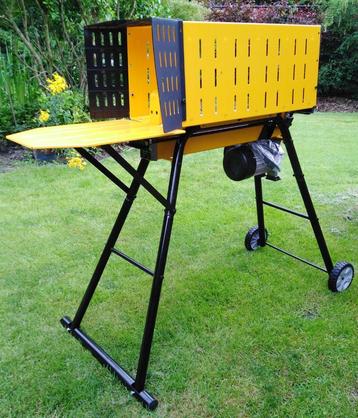 kliefmachine 7 ton met onderstel beschikbaar voor biedingen