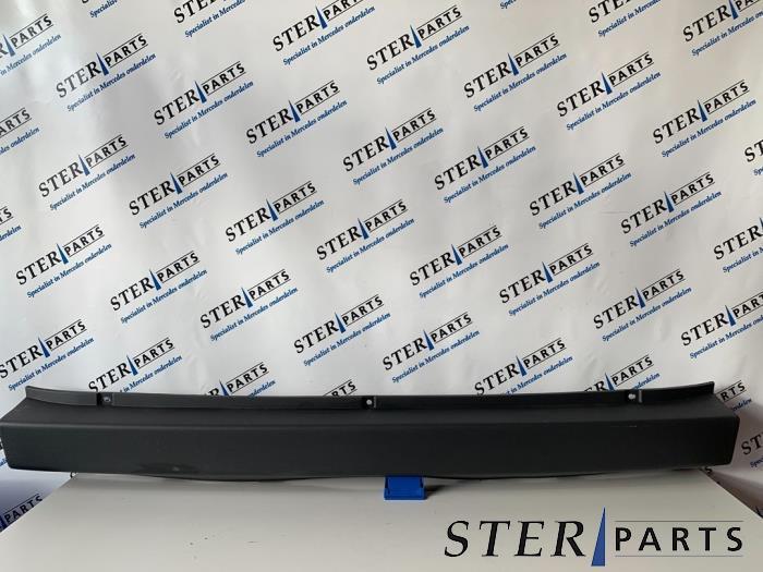 Bumperdeel midden-achter van een Mercedes Sprinter (9B51), Auto-onderdelen, Carrosserie, Bumper, Mercedes-Benz, Nieuw, 3 maanden garantie