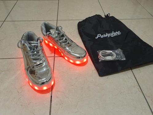 Schoenen met lichtjes - led-schoenen - zilver - maat 40, Kleding | Dames, Schoenen, Zo goed als nieuw, Sneakers, Overige kleuren