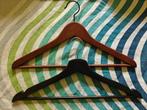 Houten kleerhangers — verschillende kleuren (25 voor 10€), Ophalen, Zo goed als nieuw