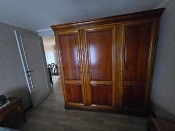 SLAAPKAMER IN KERSELAAR, Enlèvement, Utilisé, Deux personnes