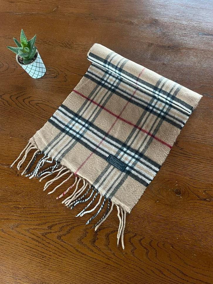 Burberry sjaal, Kleding | Dames, Mutsen, Sjaals en Handschoenen, Zo goed als nieuw, Sjaal, Ophalen of Verzenden
