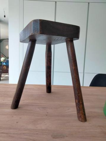 1960s vintage krukje stool hout tripod Brutalist beschikbaar voor biedingen