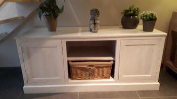Tv- / Dressoir kast beschikbaar voor biedingen